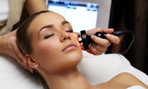 The laser of the face rejuvenates vitality